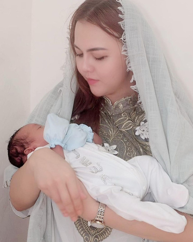 Potret aqiqah anak Ratu Rizky Nabila