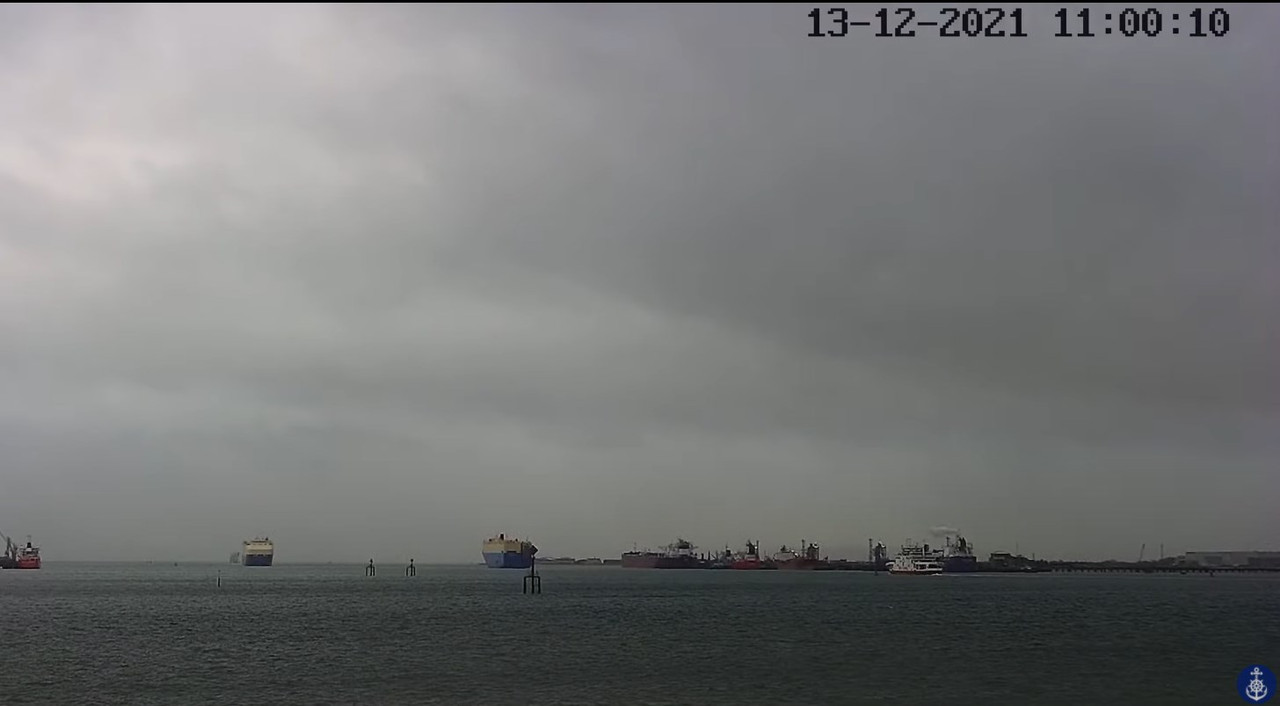 2021-12-13 12_00_26-Netley Cam - Southampton Water (NCSC Netley Cliff Sailing Club) Shipspotting - Y