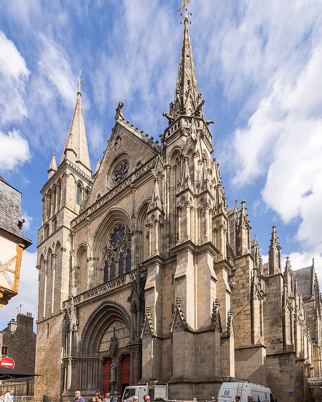 https://i.postimg.cc/jjg82Lkk/195-Cath-drale-Saint-Pierre-de-Vannes-2253.jpg