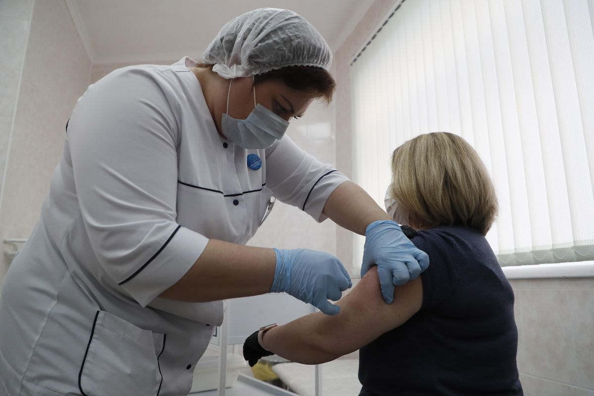 Rusia registra otro récord de contagios por COVID-19