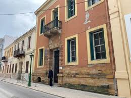 ΣΤΟ ΚΟΙΝΟ ΟΙ ΑΡΧΙΤΕΚΤΟΝΙΚΕΣ ΠΡΟΤΑΣΕΙΣ ΓΙΑ ΤΗΝ ΑΠΟΚΑΤΑΣΤΑΣΗ ΚΑΙ ΕΠΕΚΤΑΣΗ ΤΟΥ ΚΑΡΡΑΔΕΙΟΥ ΚΤΙΡΙΟΥ