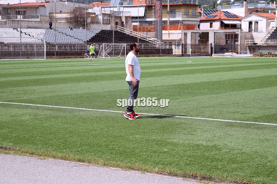 , &Pi;&alpha;&nu;&theta;&omicron;&upsilon;&rho;&iota;&alpha;&kappa;ό&sigmaf;- &Pi;&alpha;&lambda;&lambda;&eta;&xi;&omicron;&upsilon;&rho;&iota;&alpha;&kappa;ό&sigmaf; 3-0: &Mu;&epsilon; &tau;&omicron; &delta;&epsilon;&xi;ί &sigma;&tau;&alpha; &mu;&pi;&alpha;&rho;ά&zeta; &mu;&epsilon; &chi;&alpha;&tau; &tau;&rho;&iota;&kappa; &tau;&omicron;&upsilon; &Alpha;&gamma;&gamma;&epsilon;&lambda;ή (&phi;&omega;&tau;&omicron;&gamma;&rho;&alpha;&phi;ί&epsilon;&sigmaf;)