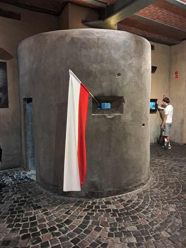 Varsovia 2024 la ciudad Fénix que resurgió de sus cenizas. - Blogs of Poland - Dia 2-Museo del alzamiento, museo Polin y gueto judío (10)