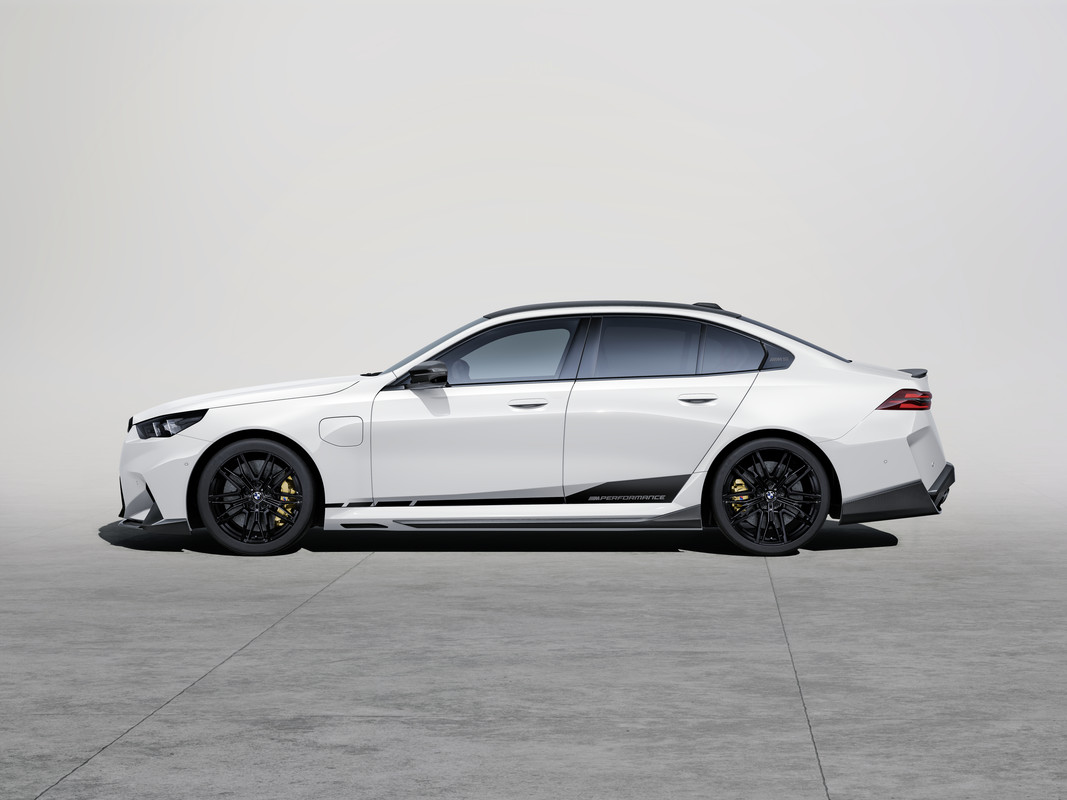 P90562728_highRes_the-bmw-m-performanc