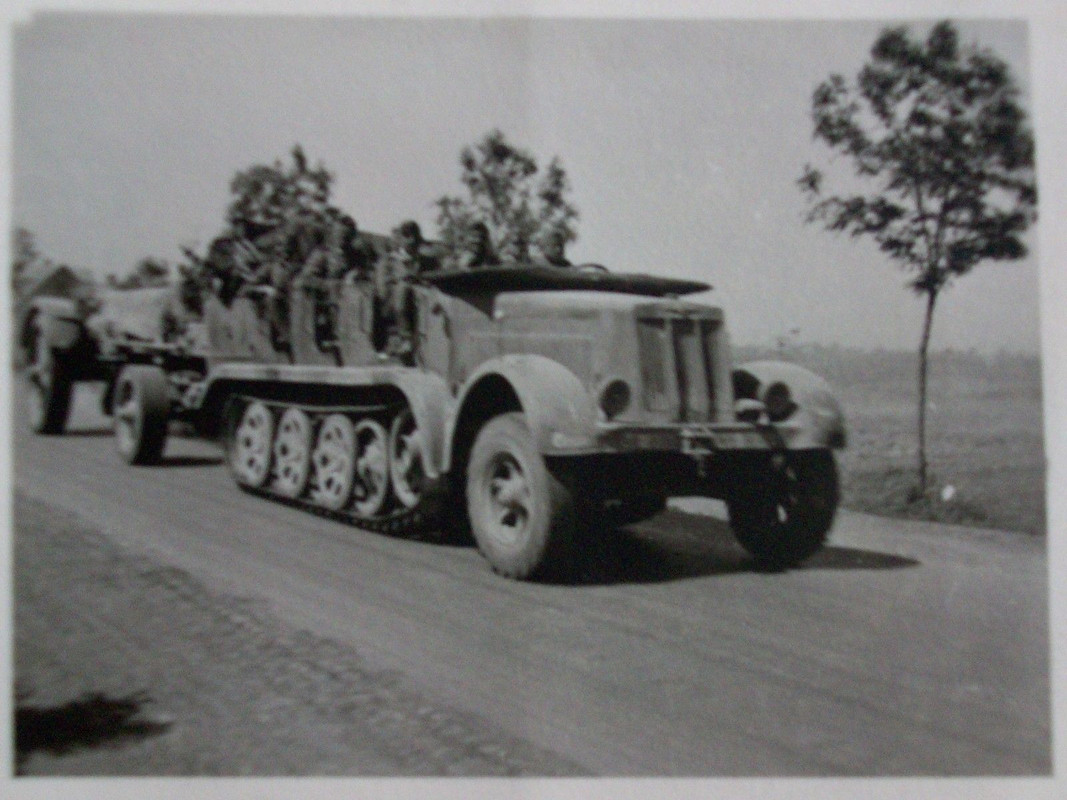 Halbkette , 8to Zugkraftwagen Borgward 21 cm Mör