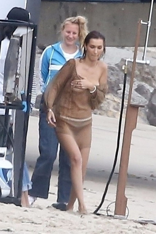 Bella-Hadid-See-Through-Nude-upskirtSTARS.com (39)