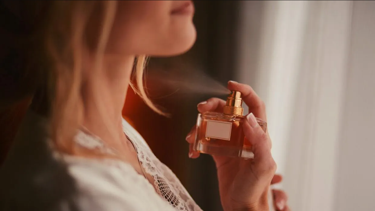 ¿Cuáles son los 3 perfumes de mujer de larga duración?
