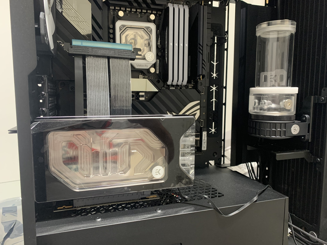 7F12E9E3-CF64-47AB-AE9C-B60EFF30C0C9