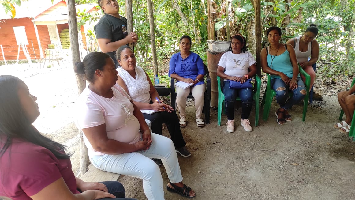Reunión de FEMUCOS junto a mujeres y entidades socias