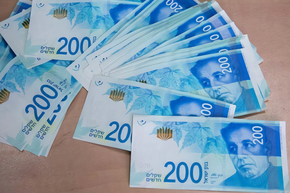 شيكل الاحتلال تراجع لـ3.98 أمام الدولار وغزة تترقب الاجتياح البري