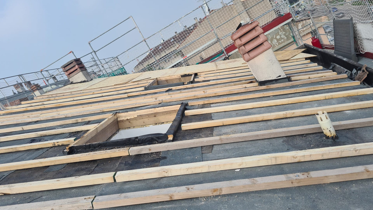 Dettaglio copertura e gronda: isolamento, lattoneria e tenuta all’acqua