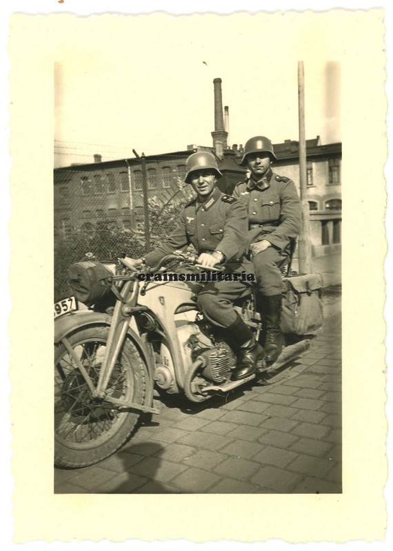 Orig. Foto Heer Kradmelder mit ZÜNDAPP Motorrad (2)