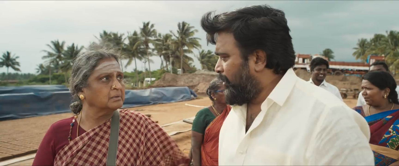 Garudan 2024 WebRip [Malayalam] 480p, 720p ESub Screenshot