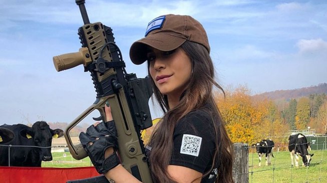 37268-orin-julie-mantan-tentara-israel-i