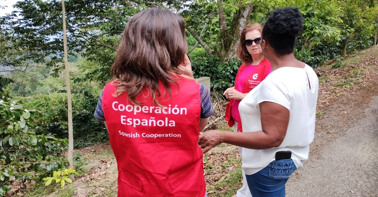 Visita de la AECID a campos de café
