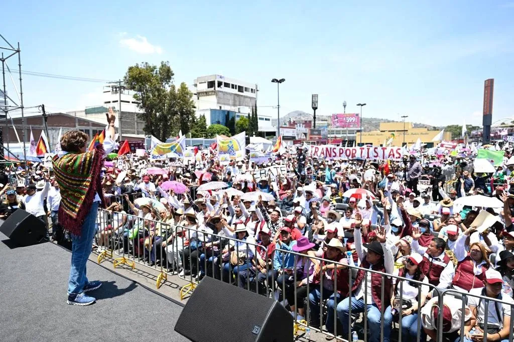 Promete Delfina seguridad en trasporte con cámaras y botones de pánico