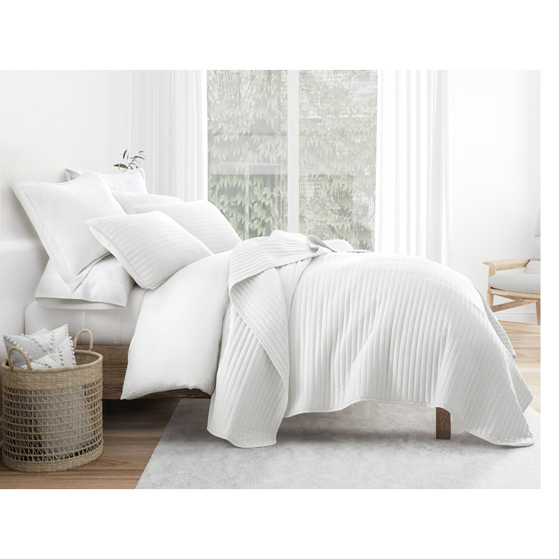 W010405161 White 06