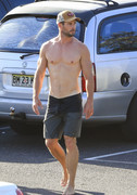 Chris-Hemsworth-superficial-guys-62