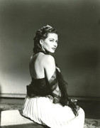 Yvonne-De-Carlo-c72