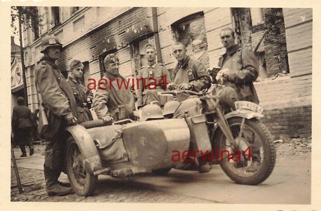 Deutsche Kradschützen mit Motorrad Zündapp 600 Krementschug Ukraine Ostfront 1941