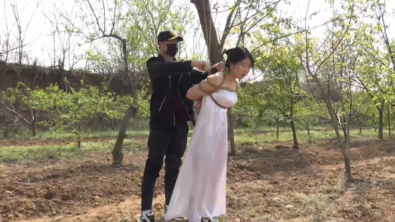 胜景影视 带着女M出去踏青.mp4_20220428_130200.420