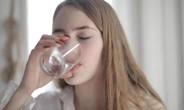 keep yourself hydrated as the season changes so your skin stay comfortable and hydrated 