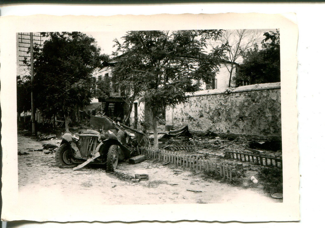 zerstörter Kübelwagen Wehrmacht WW2