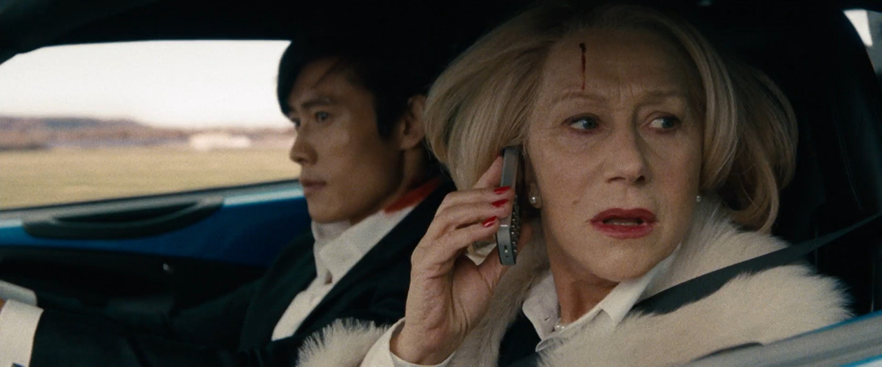 RED 2 2013 BluRay [Hindi + Tamil + English] 480p 720p 1080p ESub Screenshot
