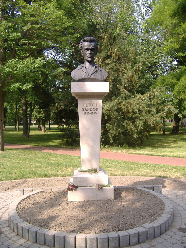 Statue-of-Pet-fi-S-ndor
