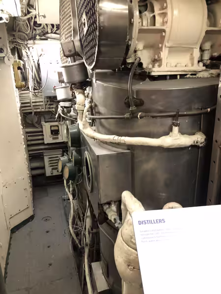 90-engine-room-04.avif