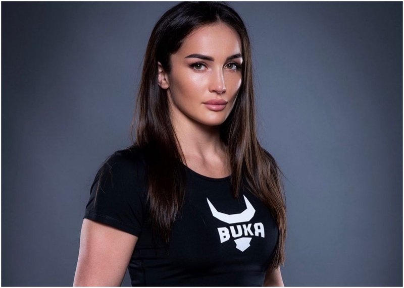 Хубавица от Bellator се завръща в клетката