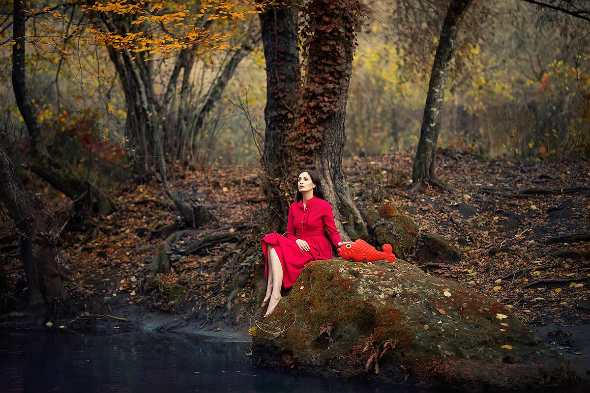 red-womanonbank.jpg