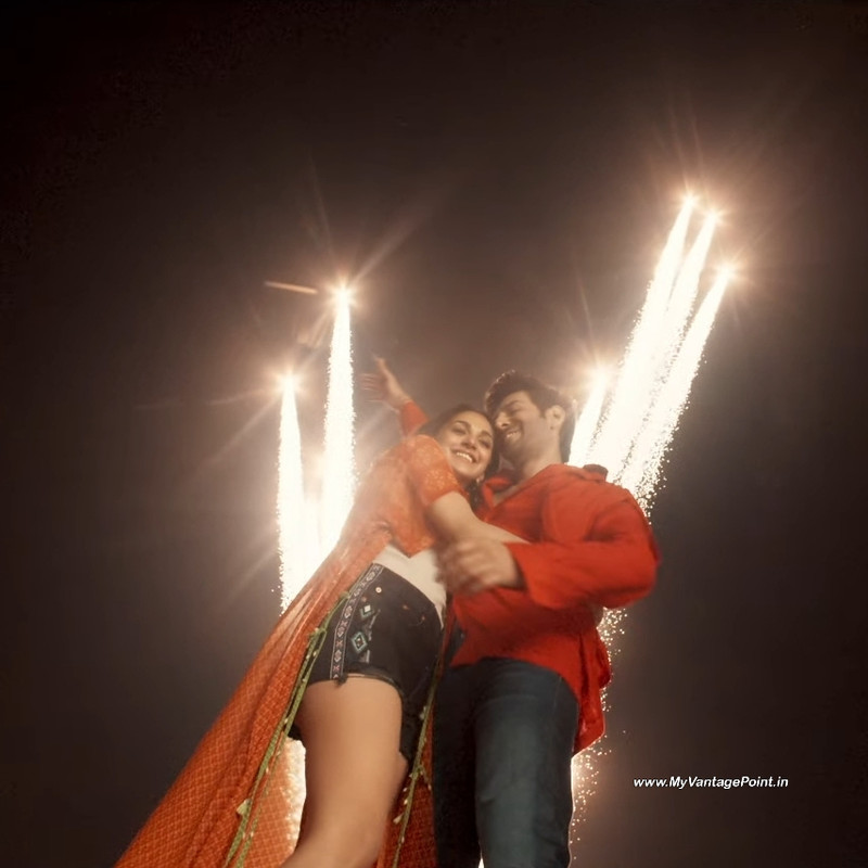 14-Kiara-Advani-Hot-in-Satyaprem-Ki-Katha-2023-with-Kartik-Aryan-My-Vantage-Point