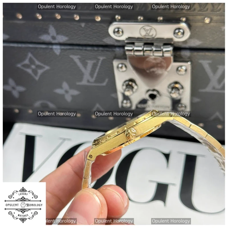 Vacheron Constantin 222 Historiques Replica Watch - 37mm, Black Dial, Premium Build - Super Clone