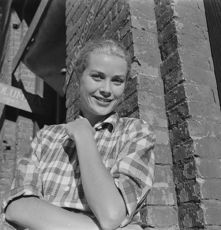 GraceKelly_md05