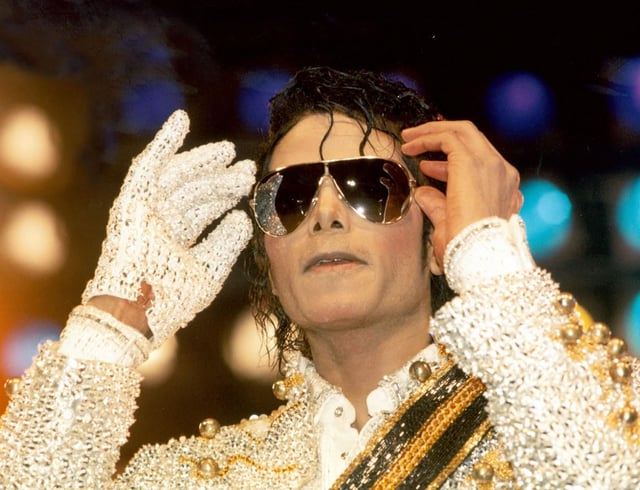 random-pictures-of-mj-taken-around-the-time-of-his-last-two-v0-9n0zu7e1nktc1.jpg