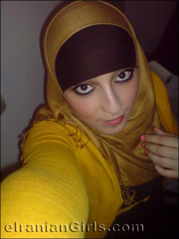 http://eiraniangirls.com/wp-content/uploads/2009/08/729639_f496-580x771.jpg