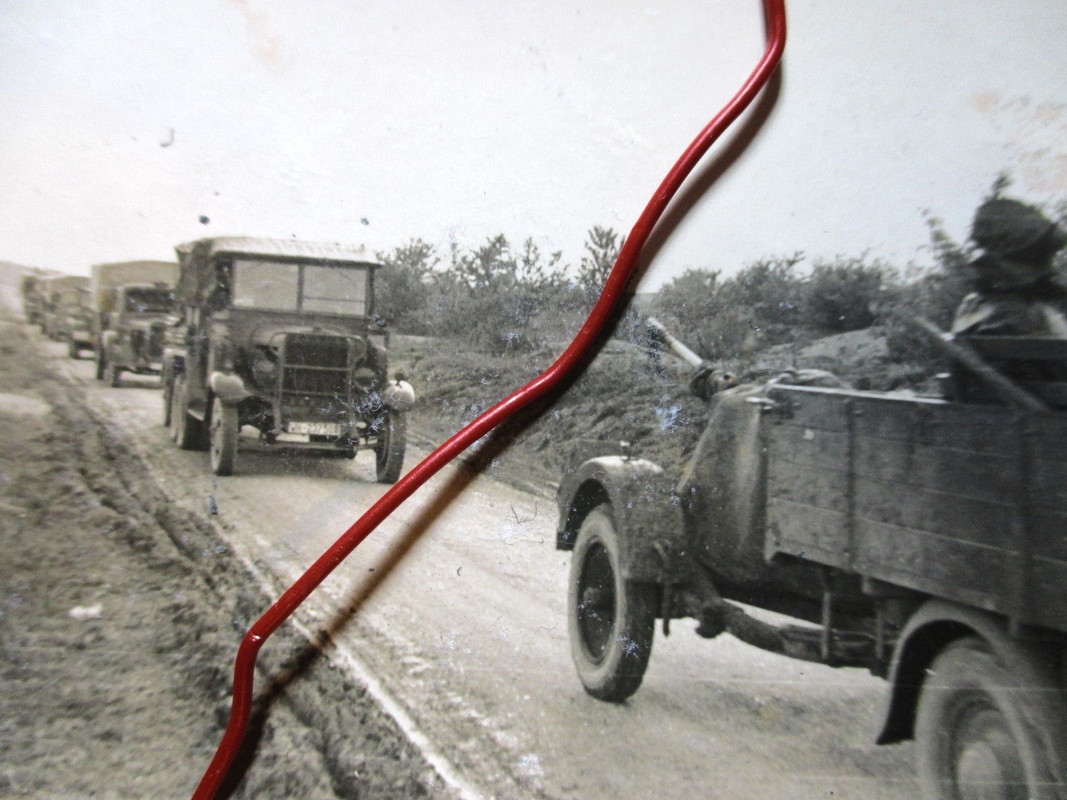 2. WK WW Rar große LKW PKW Kolonne mit Gegenverk