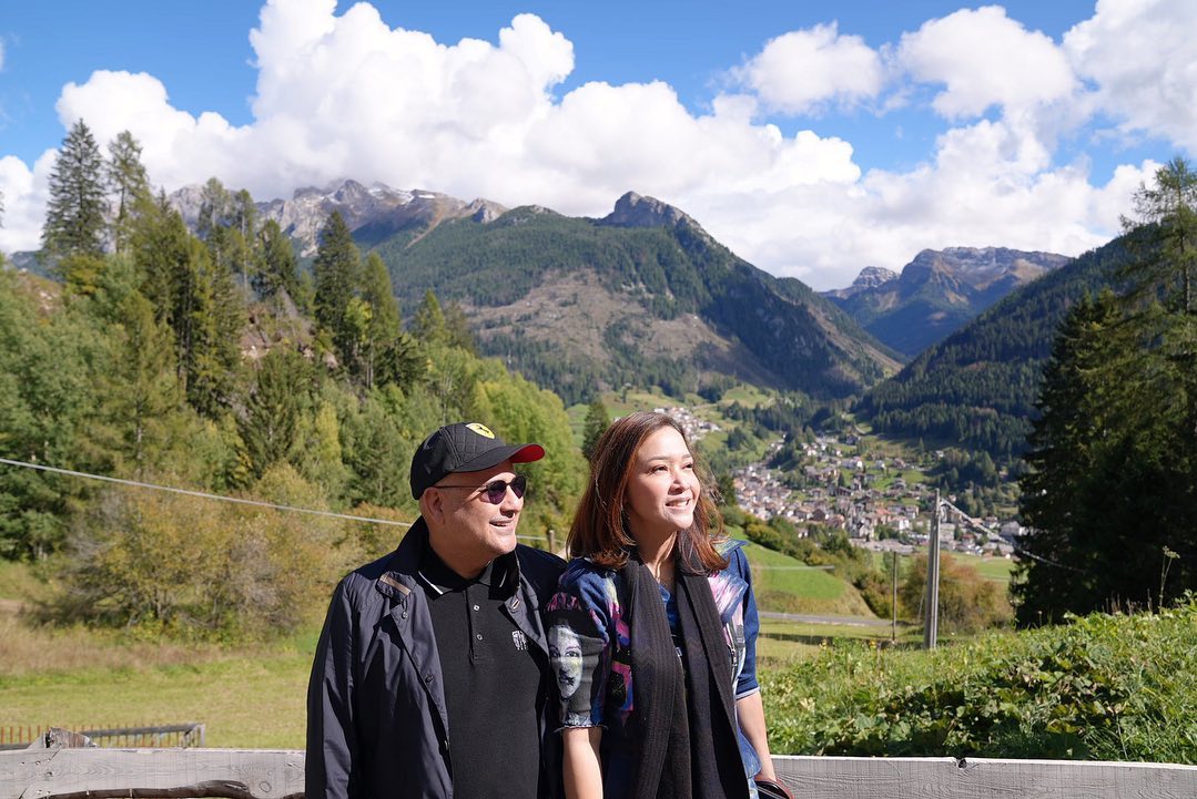 Momen seru Maia Estianty dan Irwan Mussry road trip keliling Italia.