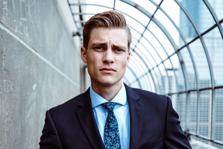 gregory-hayes-cowok-bule-unsplash-d42fb366a67f932a58caeb2835d32709-750x500.jpg
