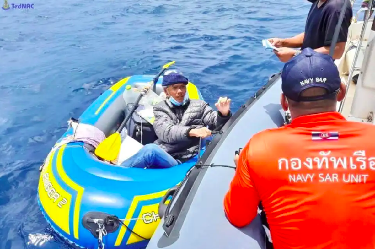 Hombre intenta remar 2,000 km para ver a su esposa; fue rescatado en Tailandia