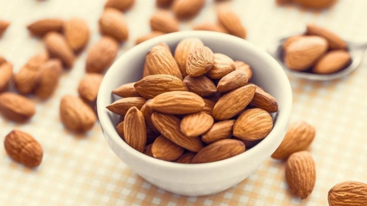 ¿Qué cantidad de almendras se debe consumir diariamente?