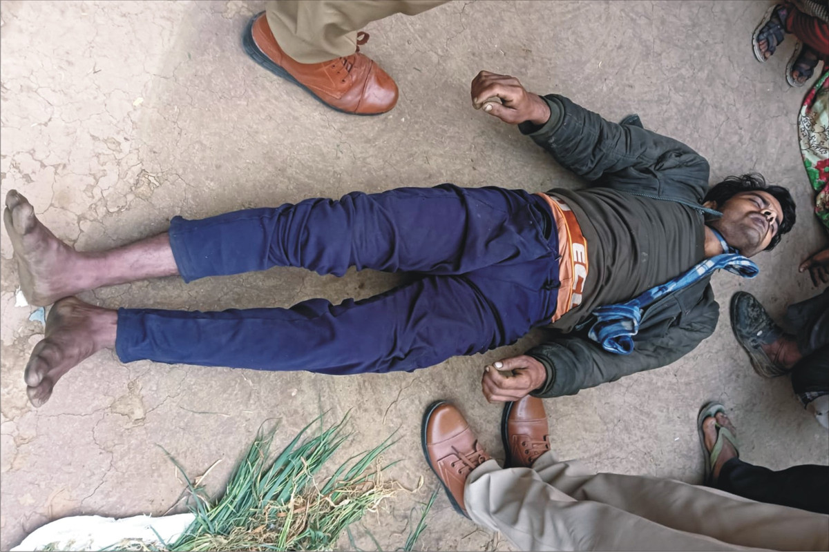 अज्ञात कर्म के चलते तीन बेटियों के पिता ने फांसी लगाकर की आत्महत्या