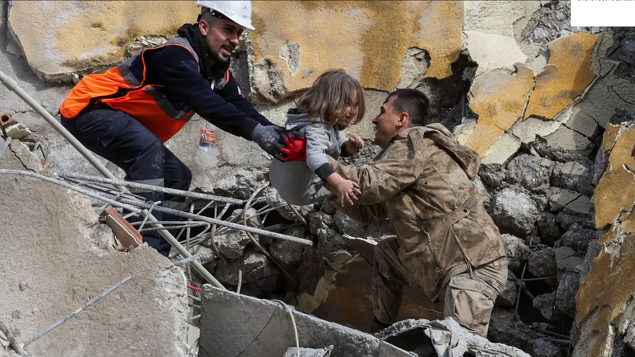 Terremotos en Turquía y Siria ha cobrado 6,376 vidas; la cifra sigue creciendo