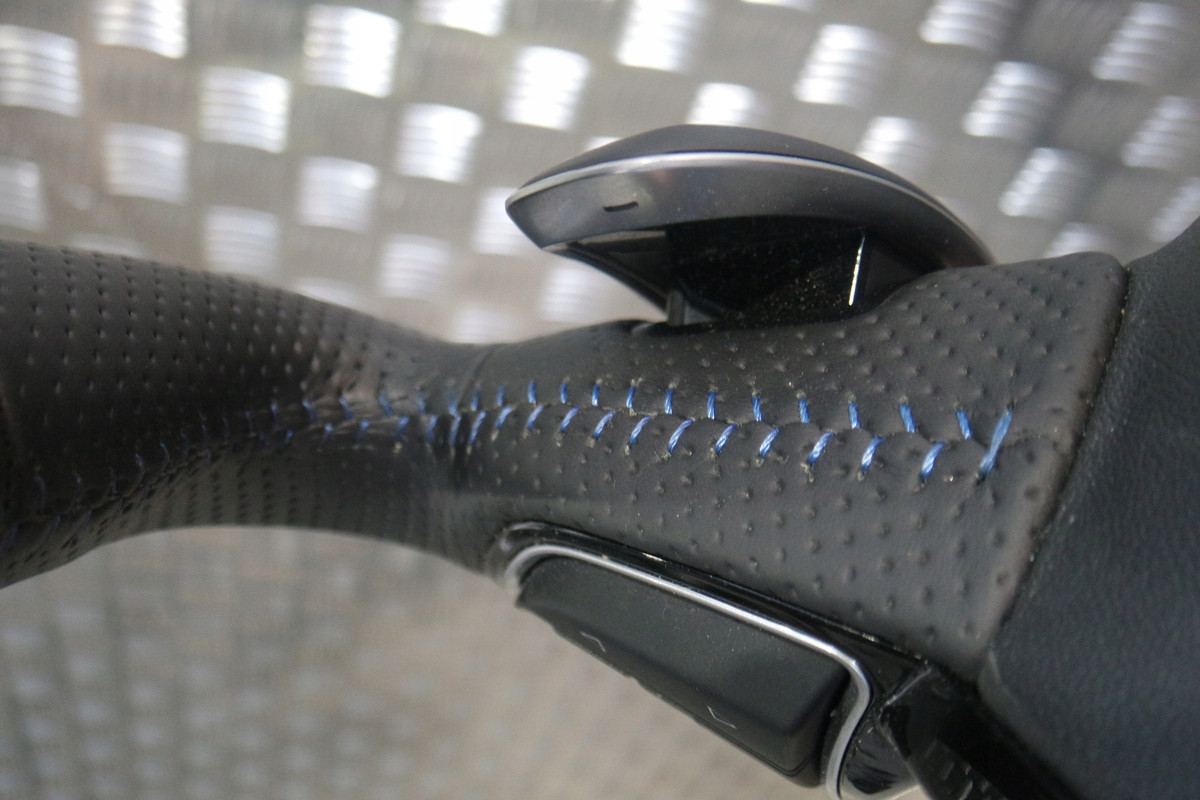 RS6_Steering_Wheel_06