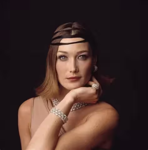 Carla Bruni - Quelqu'un M'a Dit Cover