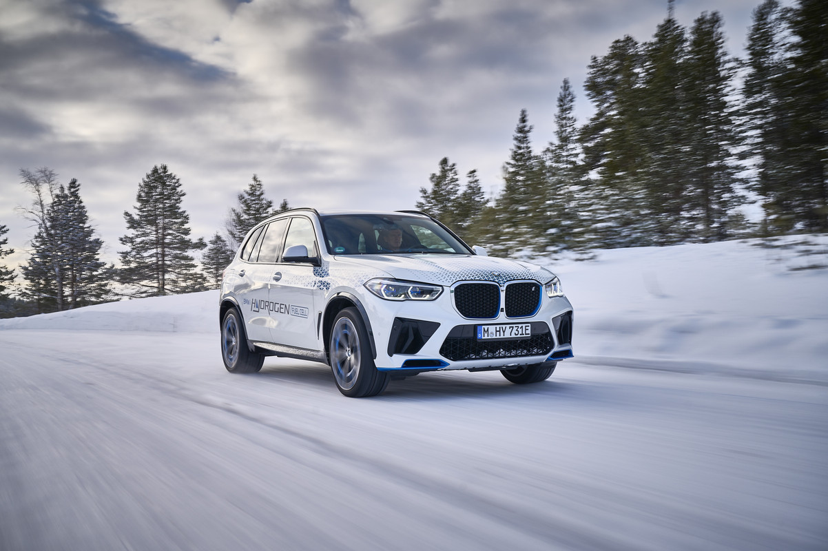 P90453409_highRes_bmw-ix5-hydrogen-win