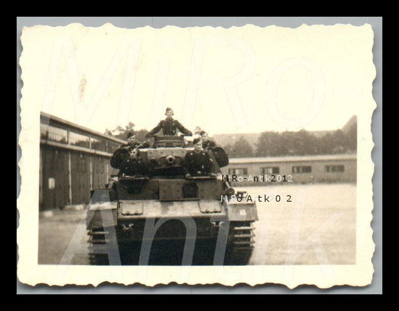 Foto, WK2, Nachl. Panzermann, Sagan POL, Lt. Mesko auf Panzer IV; L216L