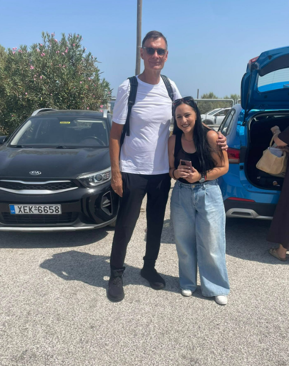 ΓΙΩΡΓΟΣ ΜΠΑΡΤΖΩΚΑΣ ΣΤΗ ΧΙΟ: ΧΑΛΑΡΟΣ, ΠΡΟΣΙΤΟΣ ΚΑΙ… ΑΛΛΟΣ ΑΝΘΡΩΠΟΣ ΕΚΤΟΣ ΠΑΓΚΟΥ