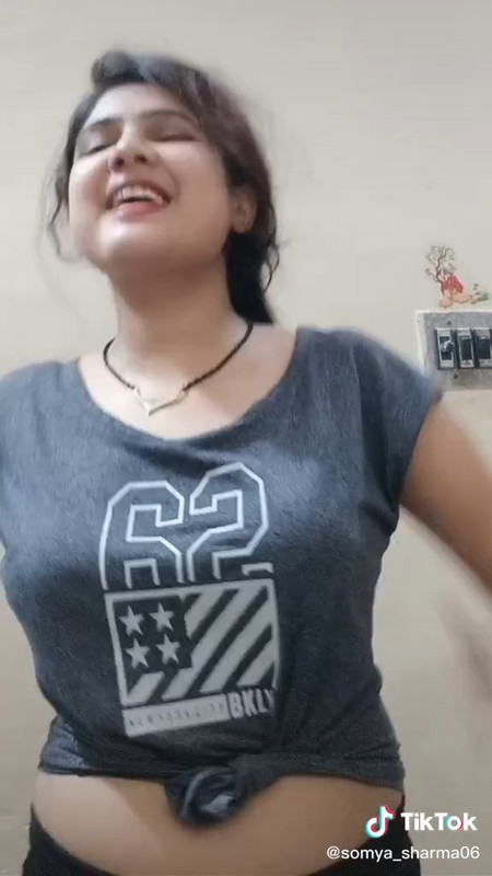 Desi Girl big Boobs and Navel.mp4_snapshot_00.07.177